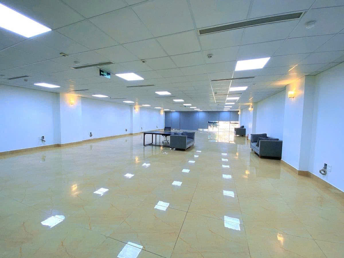  MP PHÙNG CHÍ KIÊN - KINH DOANH Ô TÔ TRÁNH Dt 251m2 9 tầng mt 11m Giá 135 tỷ 