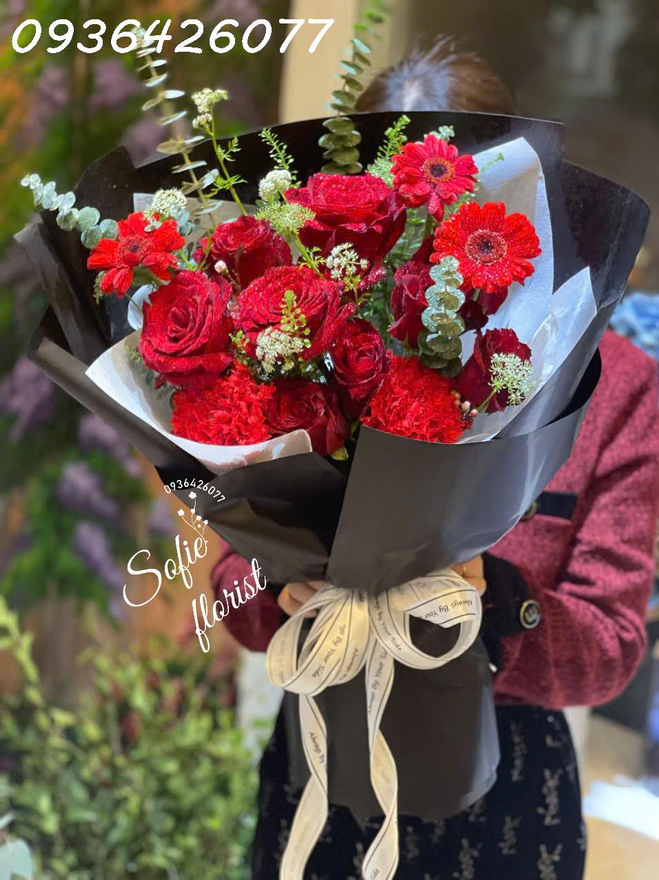  TUYỂN SINH HỌC VIÊN CẮM HOA TẠI SOFIE FLORIST 