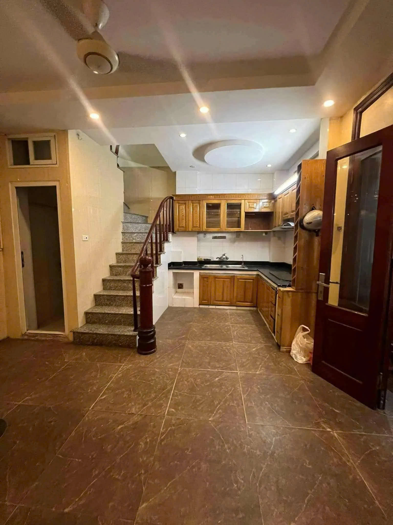  bán nhà Chợ Khâm Thiên 25m2. 5 tầng. mặt tiền 5.2m. giá 5.98 tỷ Đống Đa Hà Nội 