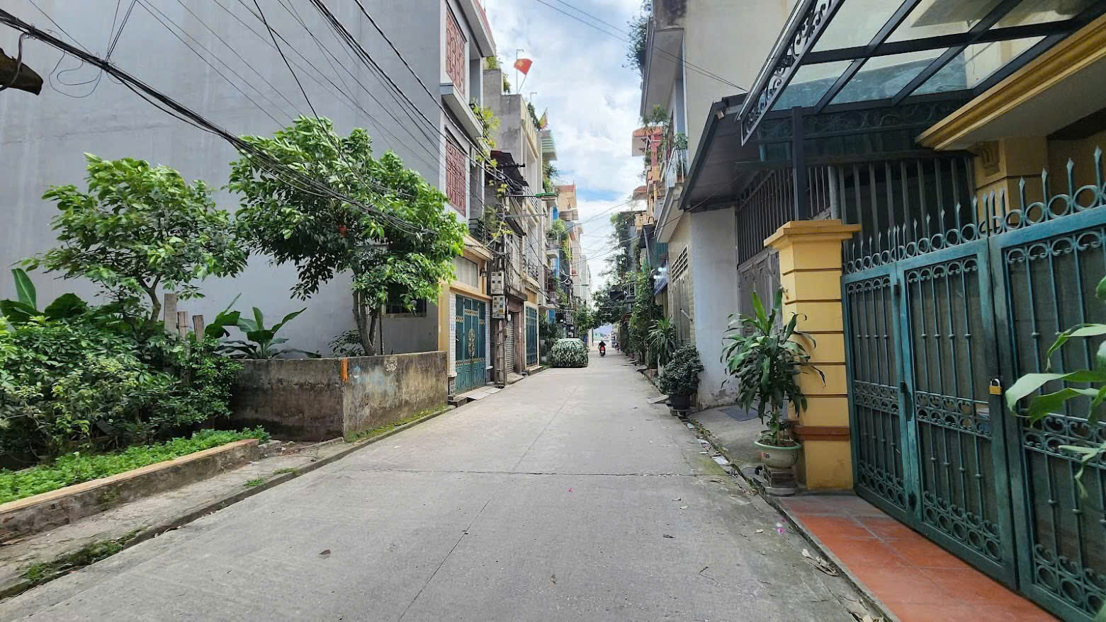  Lĩnh Nam - Hoàng Mai 41m x mt 4m .   phân lô , ô tô tránh 