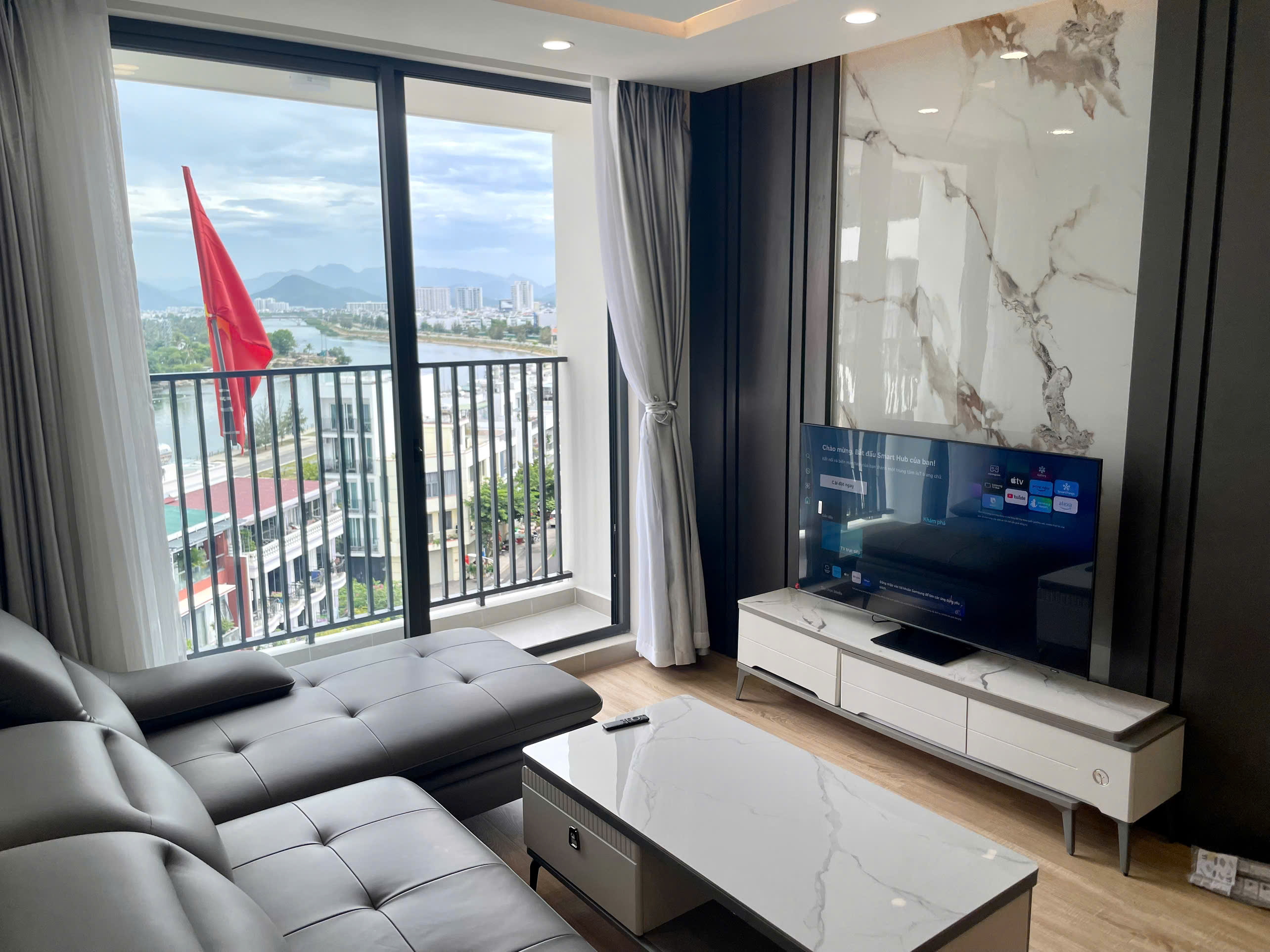  Bán lô góc 2 mặt đường to đẹp Vĩnh Thái gần ngay cầu Phong châu,  Dtich : 265,7 m2 giá 26 tr/m bớt lộc mọi thông tin chi tiết vui lòng liên hệ e anna làm việc trực tiếp.
giá 26 tr/m2 (6ty890)

 bớt lộc mọi thông tin chi tiết vui lòng liên hệ e anna làm 