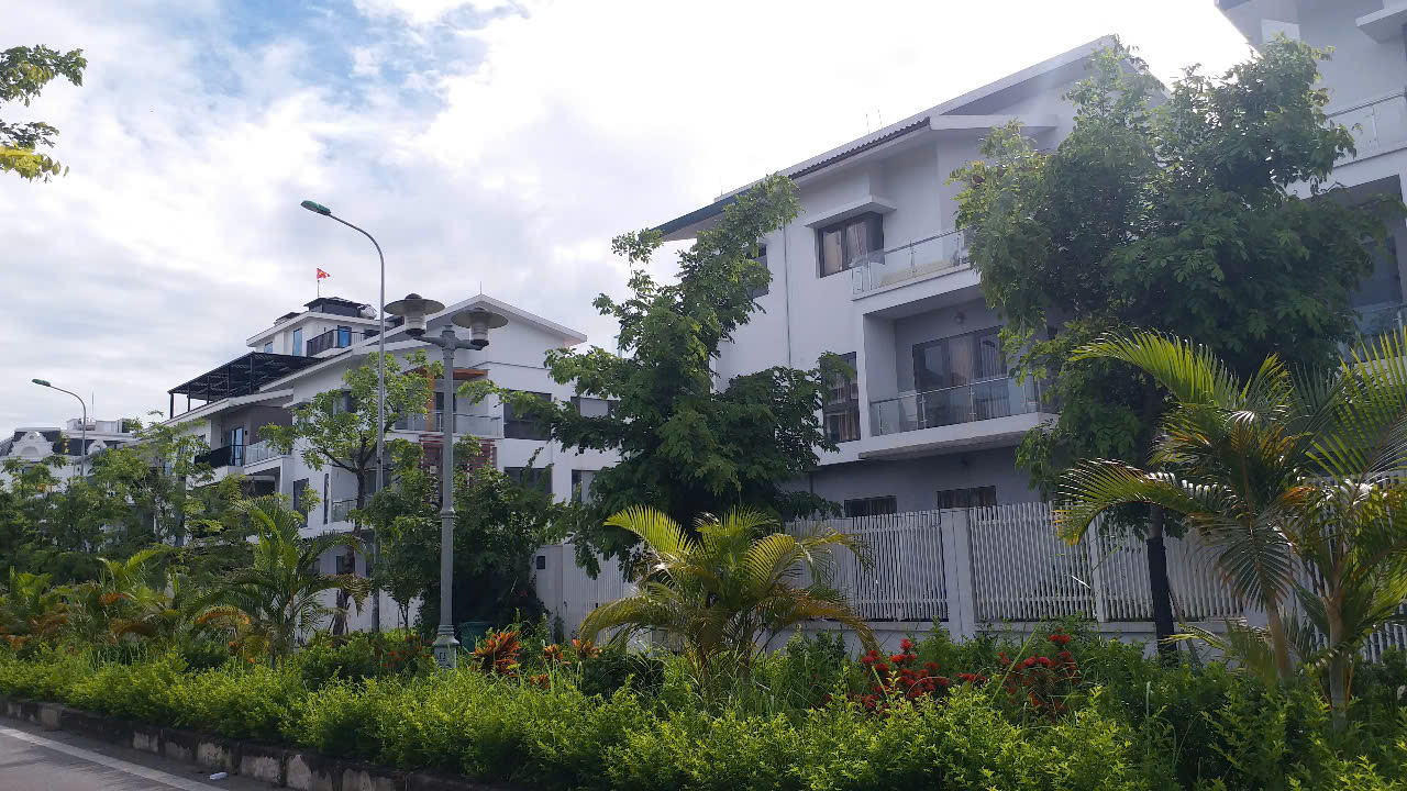  Bán biệt thự đơn lập Xuân Phương, 200m2, 4 tầng, sổ đỏ chính chủ, vị trí đẹp 