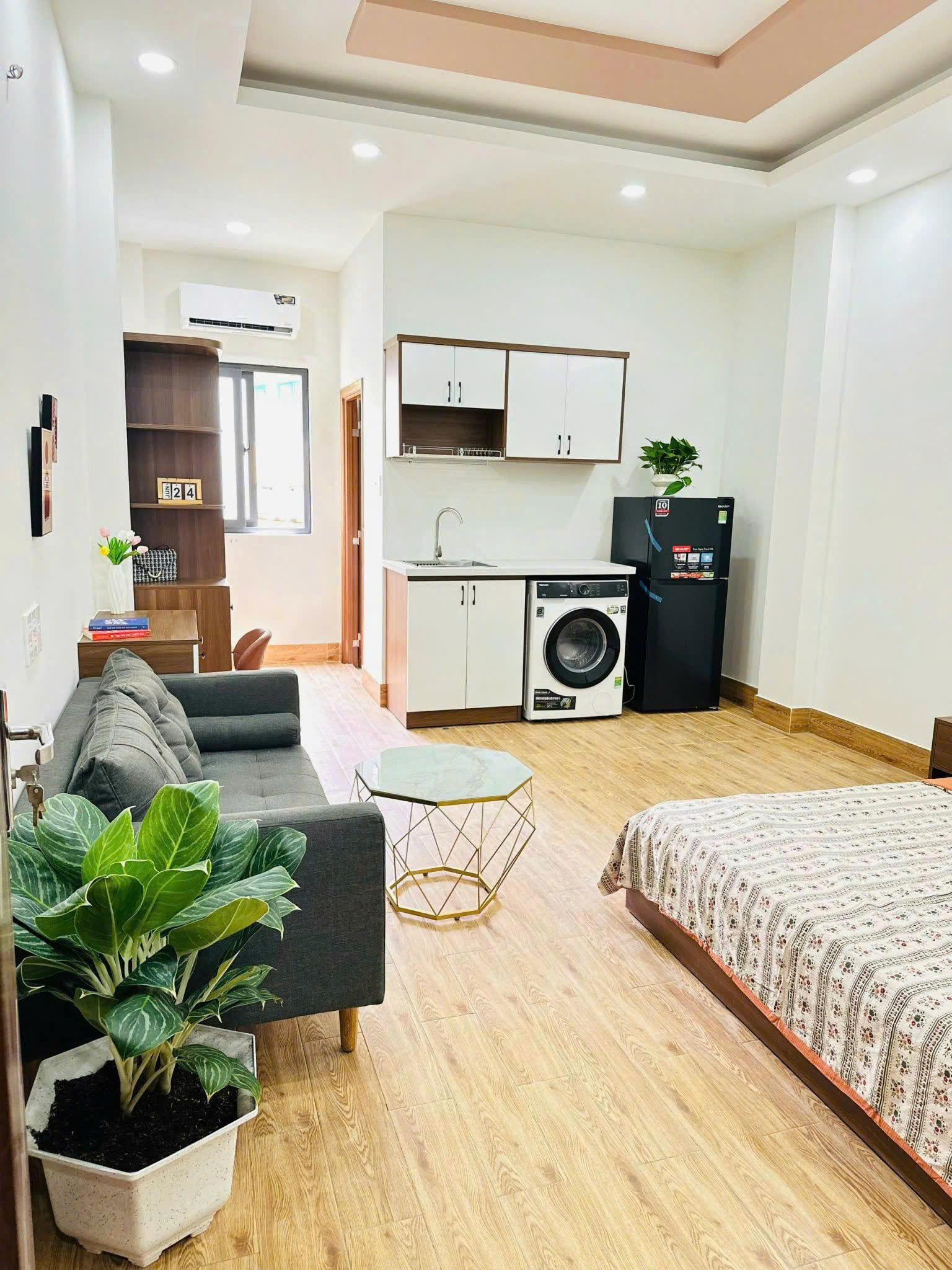 PASS PHÒNG TRỌ MẶT ĐƯỜNG LẠC LONG QUÂN – FULL NỘI THẤT – GIÁ 6.4 TRIỆU/THÁNG 