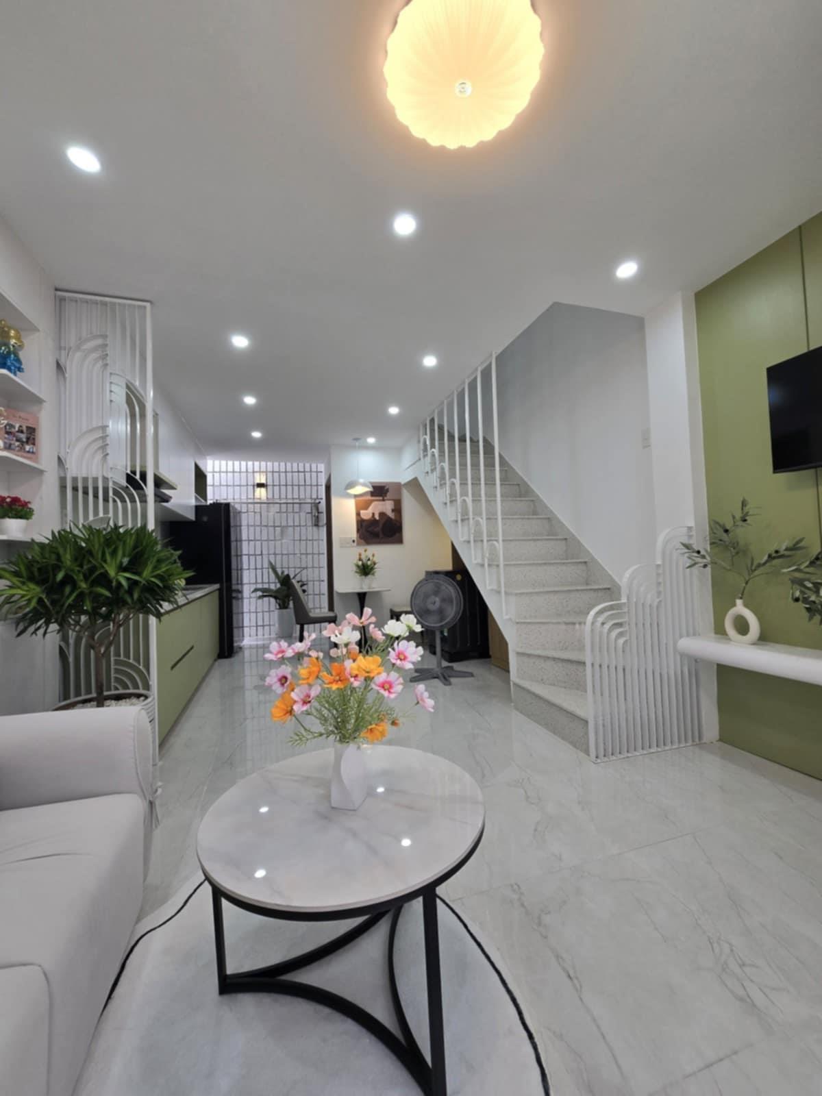  ???? Hải Châu, cách đường chỉ 1 cái nhà, kiệt đẹp, nhà xinh chỉ 2 tỷ 950 