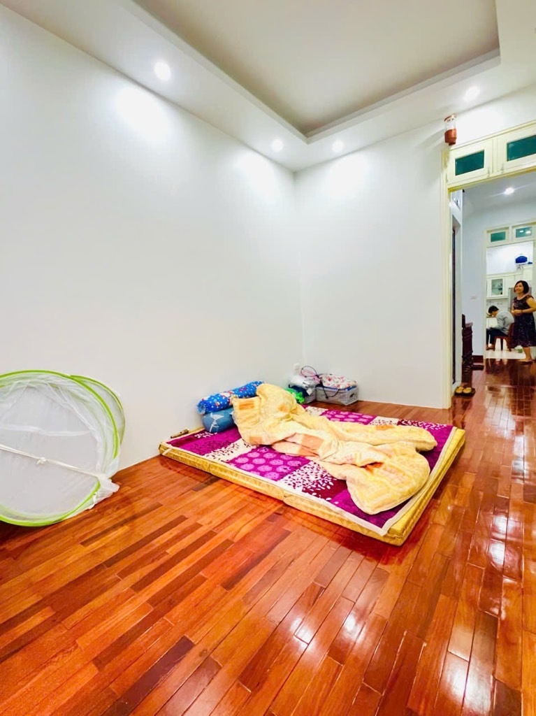  Bán nhà Trần Quý Kiên, Cầu Giấy, phân lô ô tô tránh, 42m2, 6 tầng, chỉ 18.6 tỷ 
