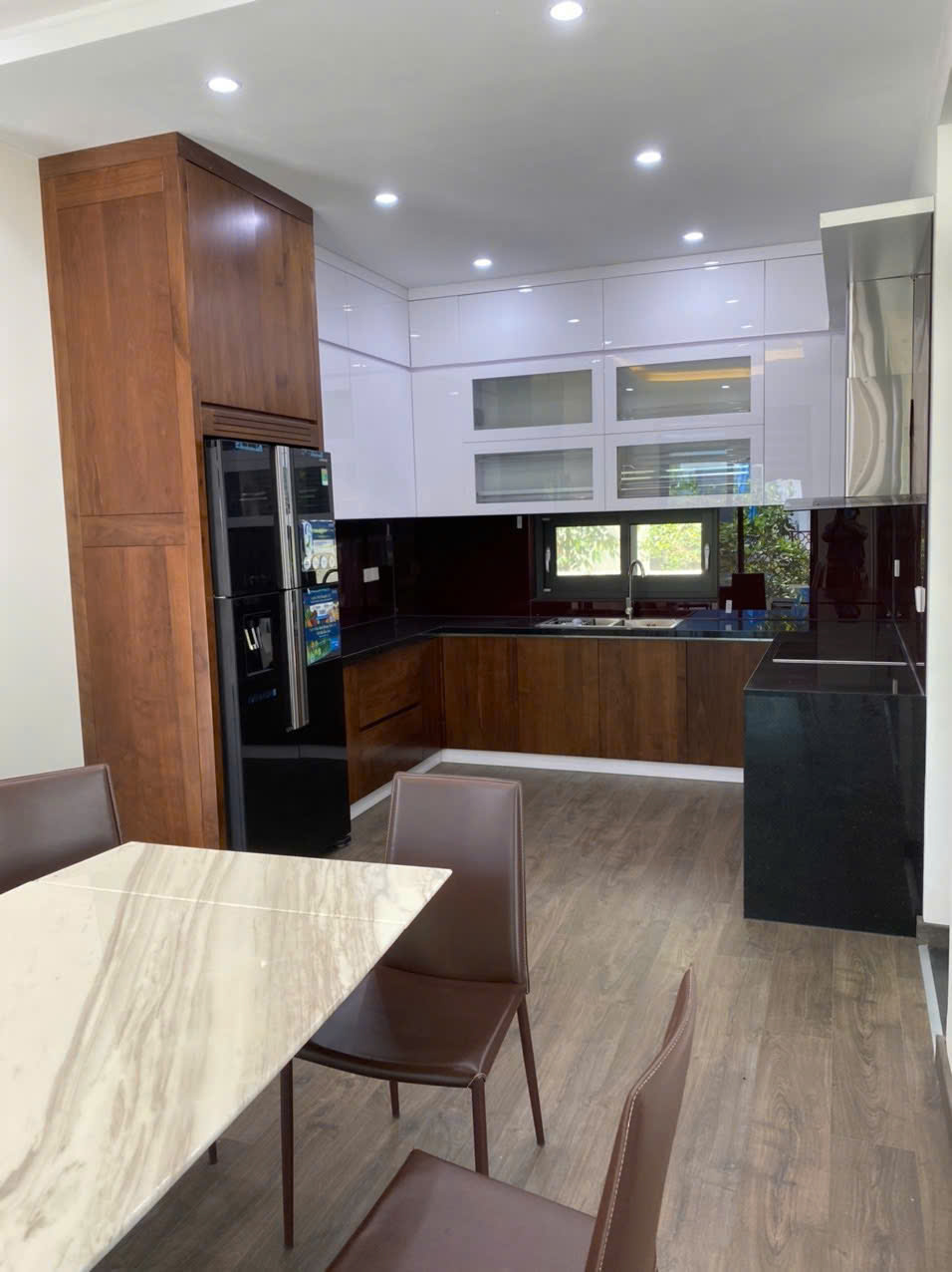  Cho thuê biệt thự starlake Tây Hồ Tây, 223m2 3,5 tầng, full nội thất. giá 65tr/th 
