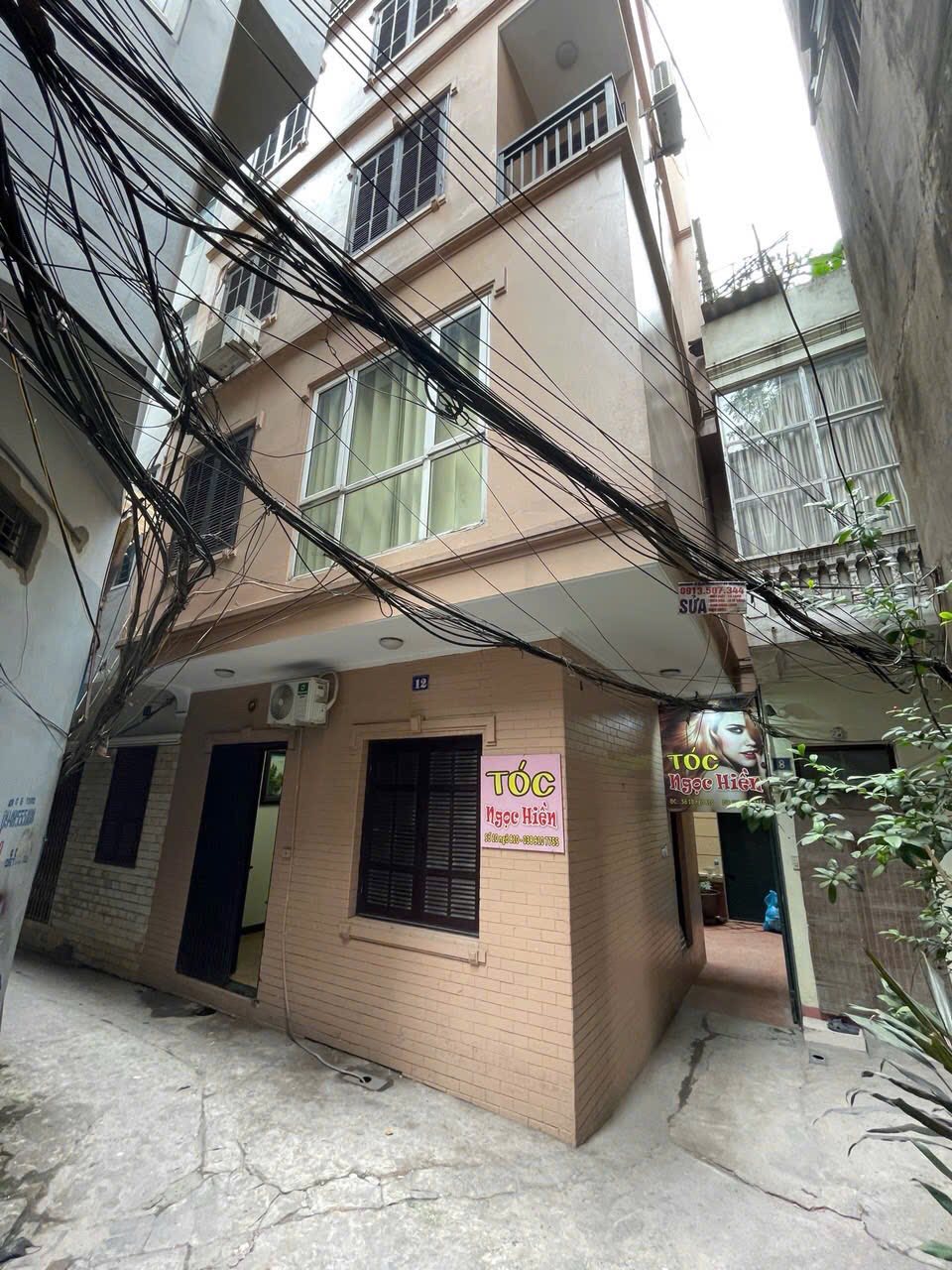  Cho thuê nhà ngõ Đê La Thành, 40 m2*5 tầng 3 ngủ, 4vs, 18 Triệu KD onli, VPcty ở gia đình... 