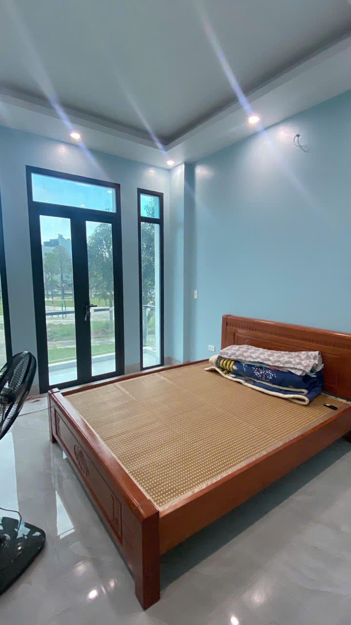  bán nhà 4 tầng mới xây trong KĐT 379 Thái Bình 