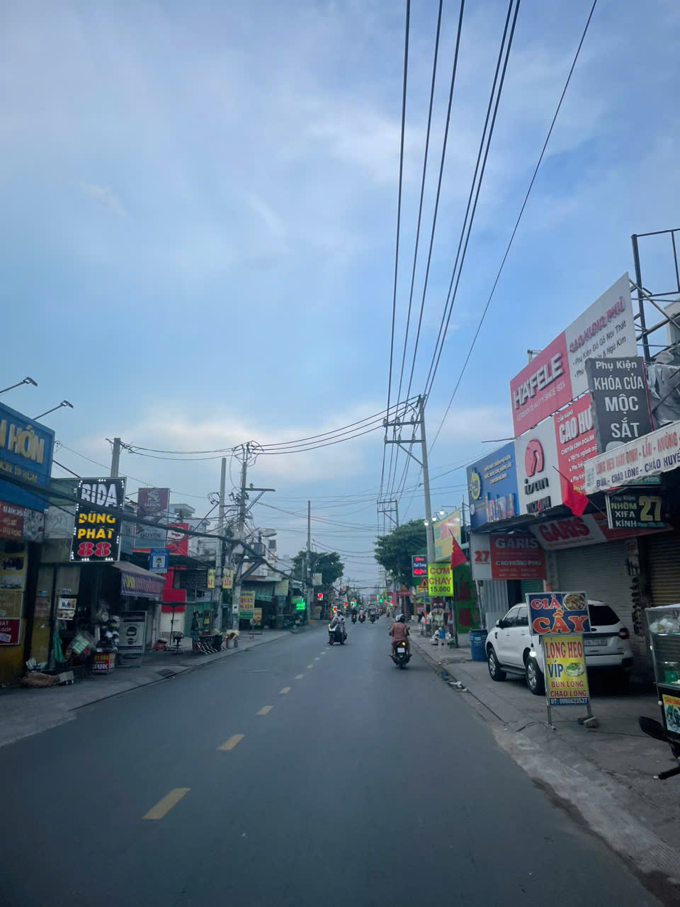  Bán nhà mặt tiền 15x47m giá 50 tỷ Đường Phan Văn Hớn 