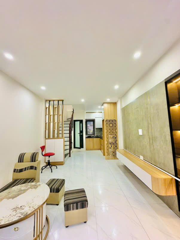  Phố Trạm Long Biên - Tiện ích bủa vây - Ở sướng - 6.1 tỷ 