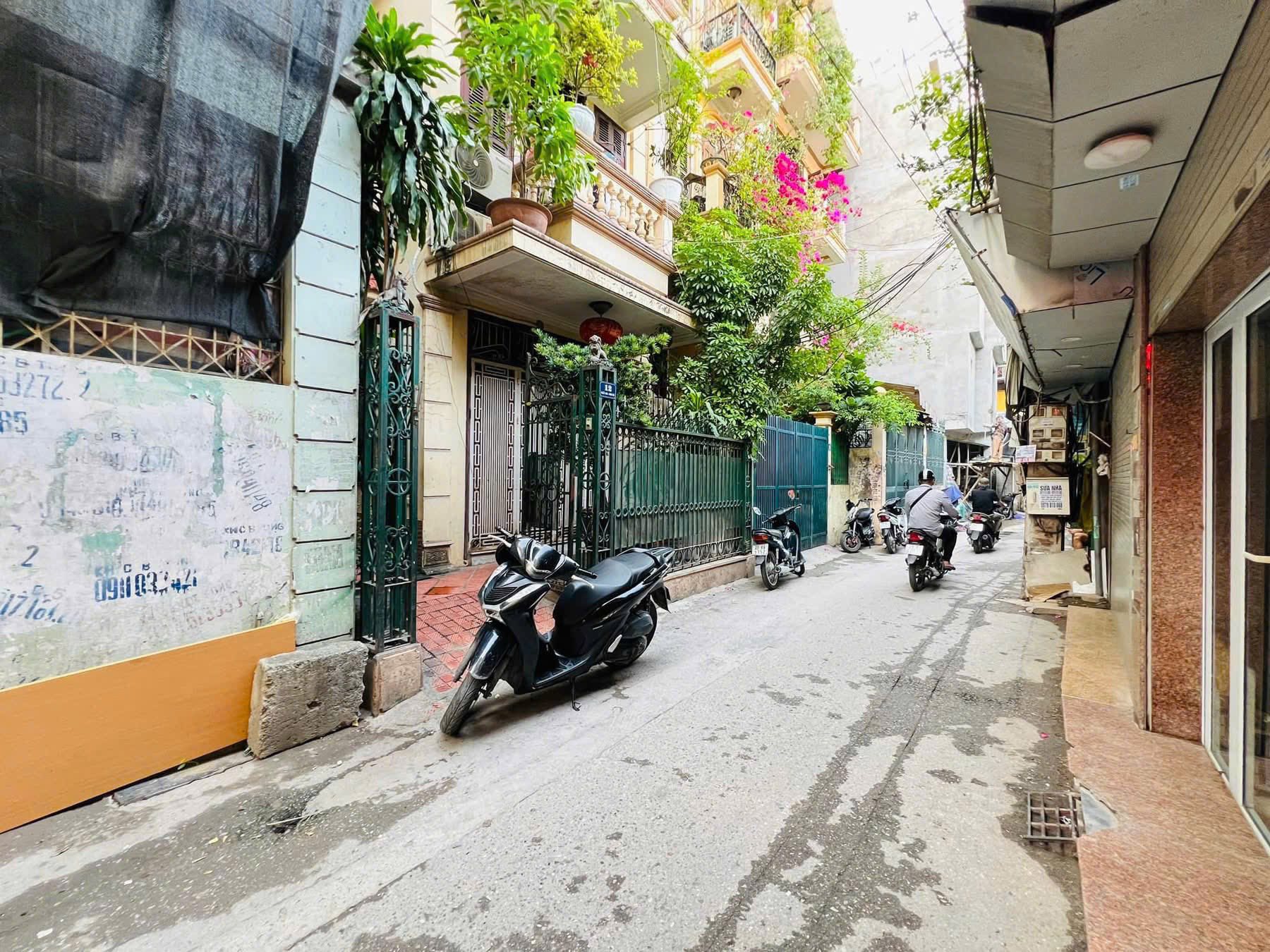  Mặt ngõ Ô tô, Kinh doanh đỉnh - Ngõ 409 Kim Mã 96m/ 5Tầng/ MT 5.6m 36 Tỷ,ngõ thông 