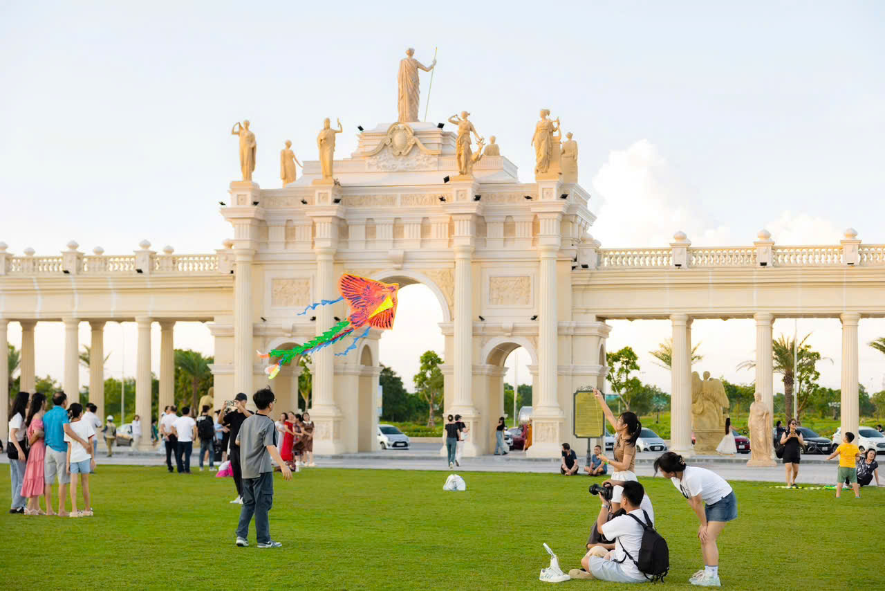  BÁN NHÀ PHỐ THƯƠNG MẠI VINHOMES ROYAL ISLAND - HẢI PHÒNG 