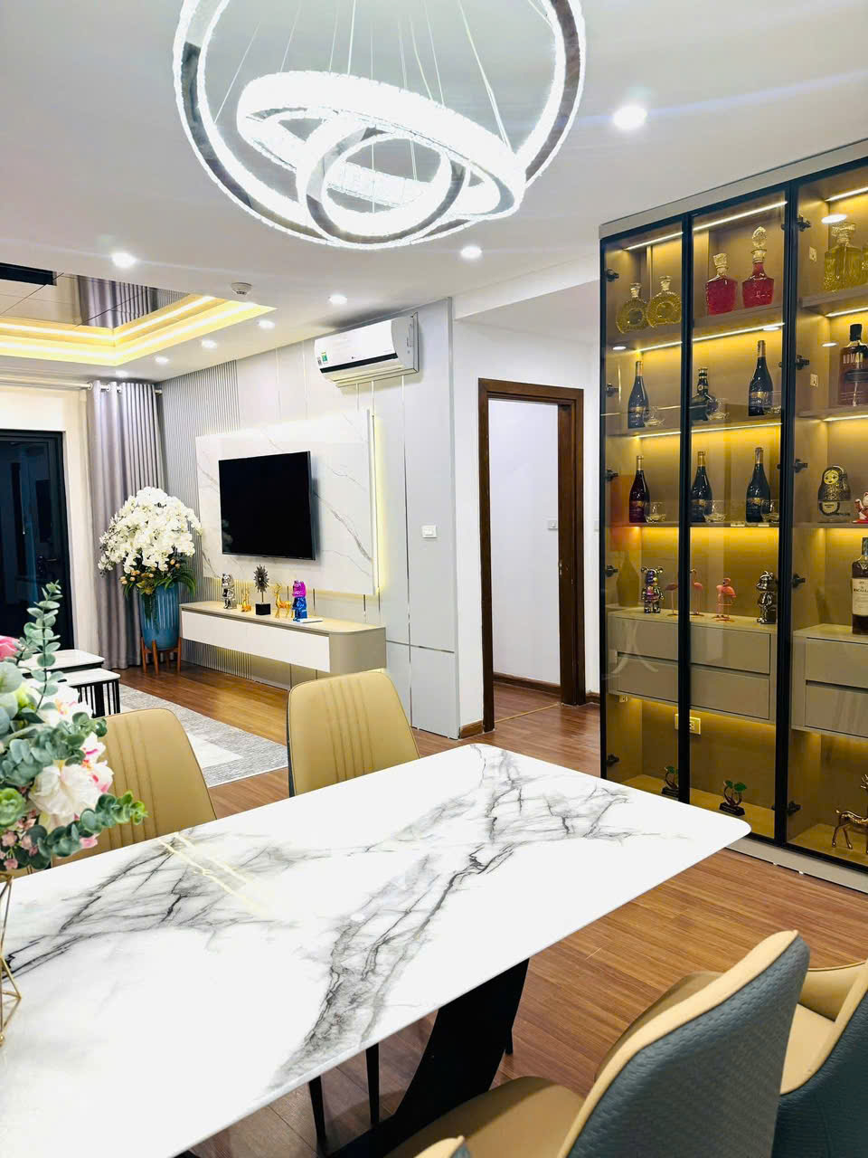  Bán căn 3 ngủ 2 WC tòa Ruby Goldmark City,nội thất mới đẹp, xịn sò 100% cao cấp vào ở ngay. 