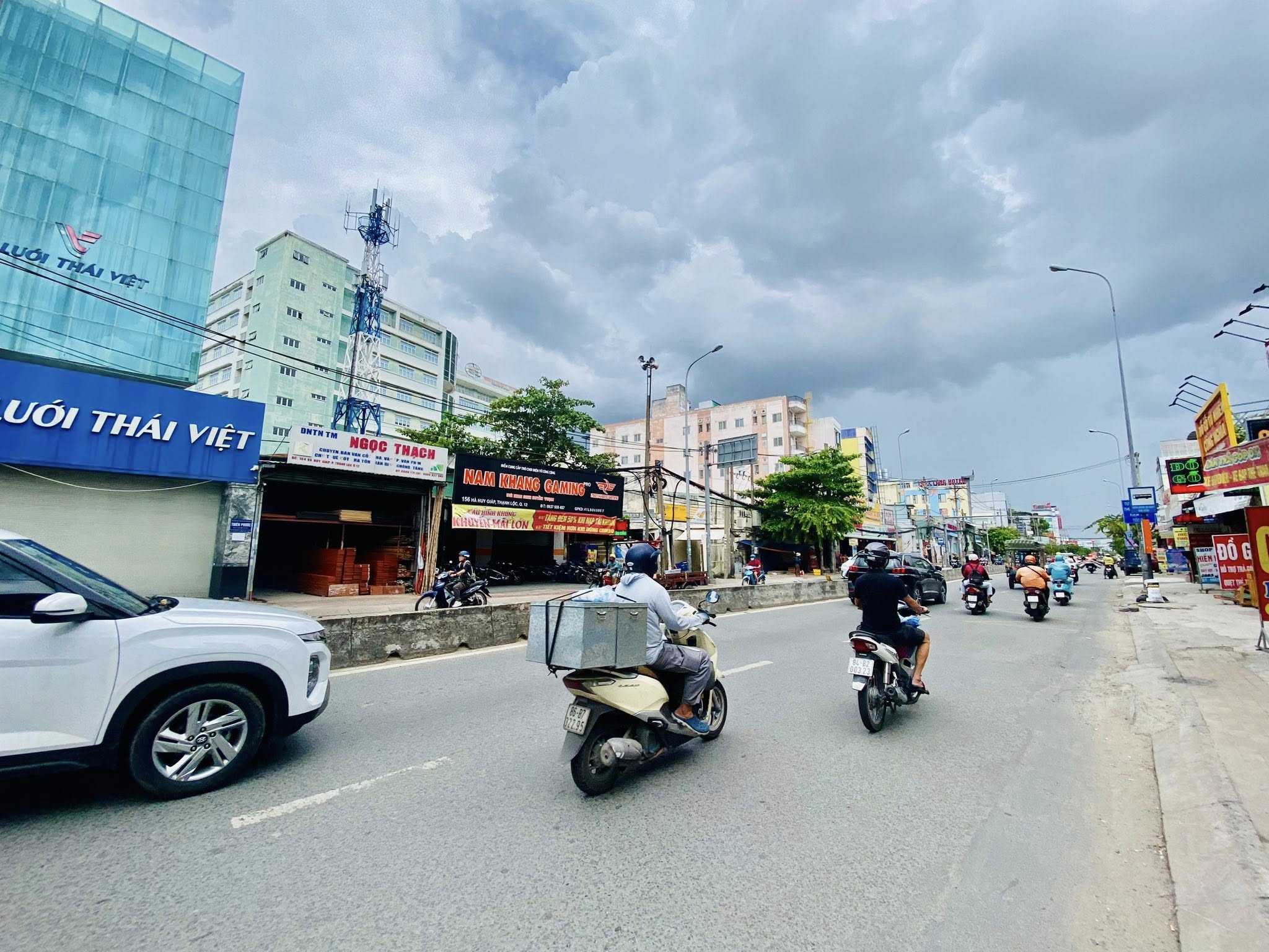  Bán nhà Mặt tiền Hà Huy Giáp - nối Nguyễn Oanh, 8x30m, 2 Tầng, HĐT 40 tr, chào 33 tỷ. 