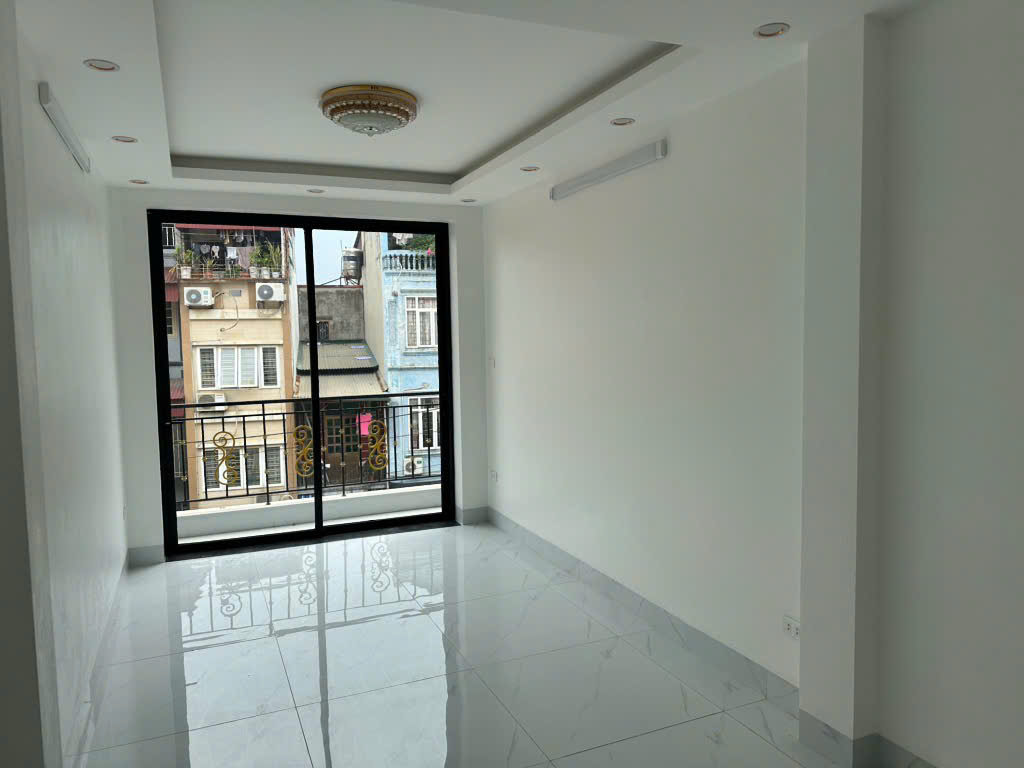  BÁn nhà đẹp Ngọc Lâm- oto tải 10m- 30m- 5 tầng- 6 tỷỷ (thương lượng) 