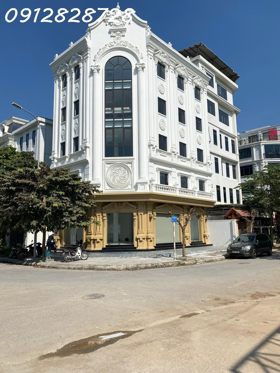  Cho thuê biệt thự ngõ 214 Nguyễn Xiển ,120m x 5 tầng 1 tum thông sàn , thang máy riêng có PCCC 