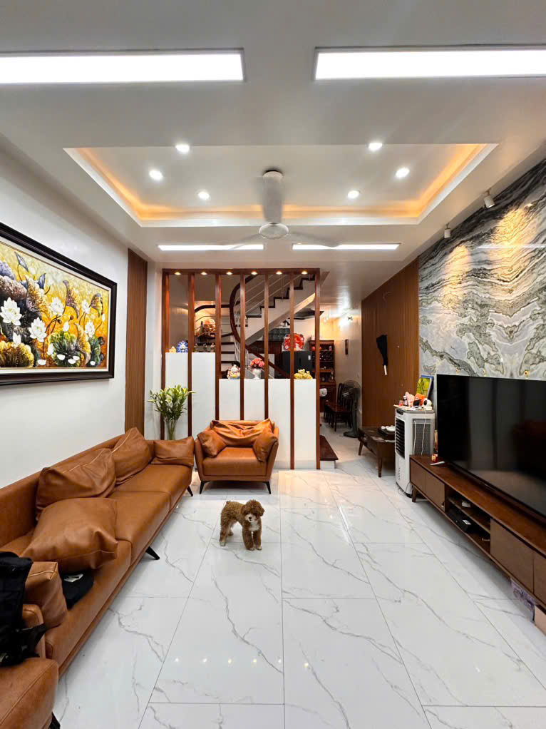  Nhà Lạc Long Quân – 38m² x 5 tầng – giá 7,5 tỷ – gần Hồ Tây 