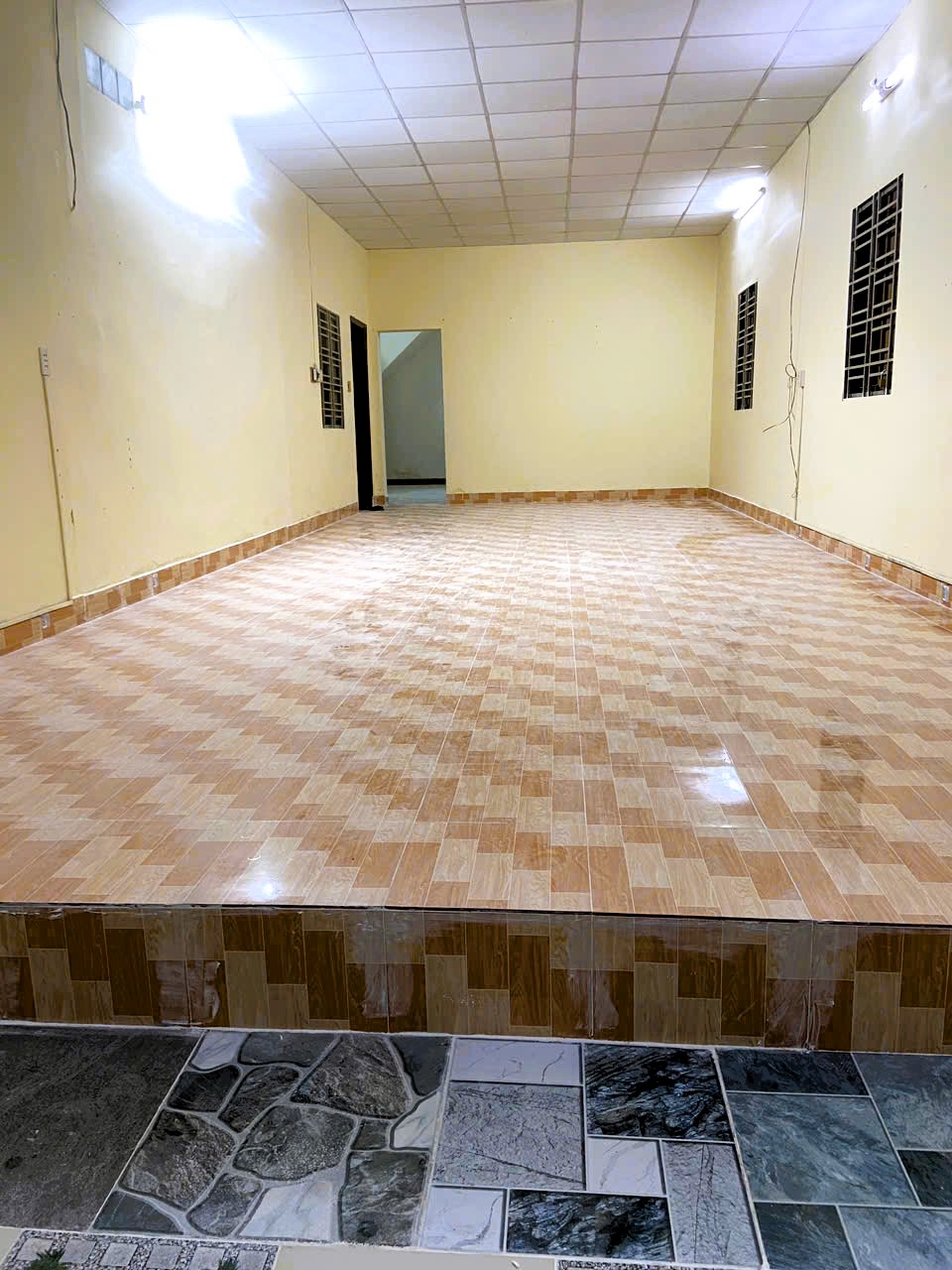  cho thuê nhà mặt tiền đường Linh Trung tiện kinh doanh văn phòng, spa 