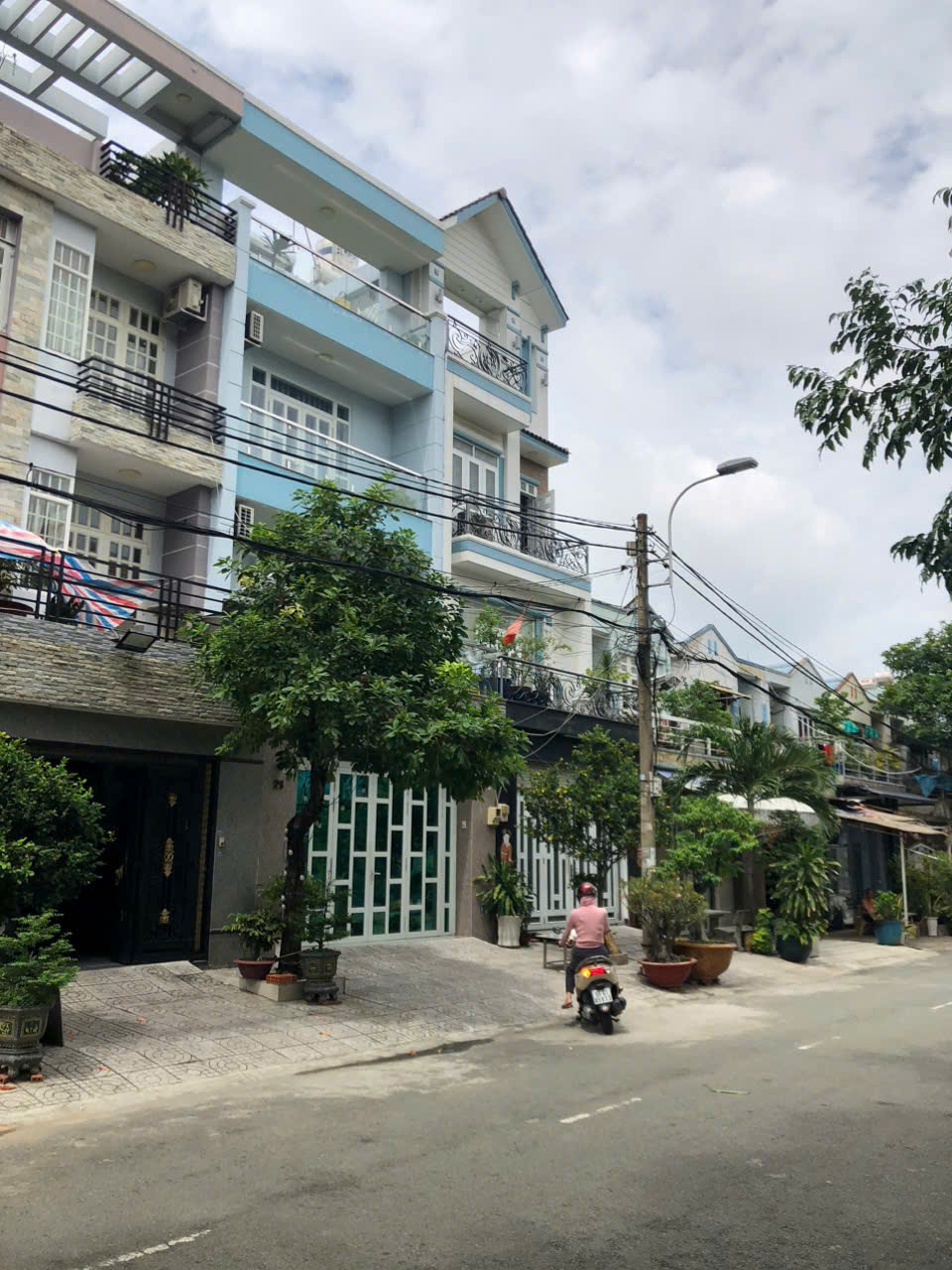  MTKD Đường Số 3, P. Tân Tạo . Bình Tân.
DT đẹp : 5,3x16m. CN đủ. Khu xầm uất Giá 9.5 tỷ tl 