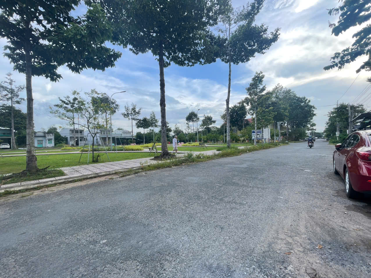  Bán Đất Thổ Cư Mặt Tiền Đường Chính KDC Phú Thuận DT 83m2, Sổ Hồng, Giá 1.65 Tỷ. 