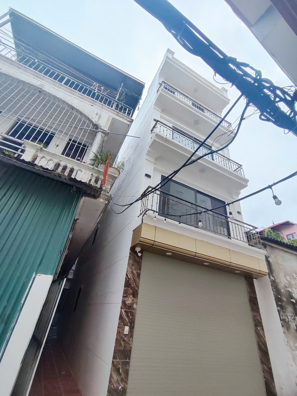  ????????????NHÀ  VĨNH KHANG ĐẸP, MỚI KÍNH KOONG GẦN CHỢ NGỌC HỒI - GIÁ TỐT- Ô TÔ ĐỖ CỬA- SỔ ĐỎ CHÍNH CHỦ.

????Diện tích :45m2x5 tầng.vuông vắn ,không lỗi phong thủy. 