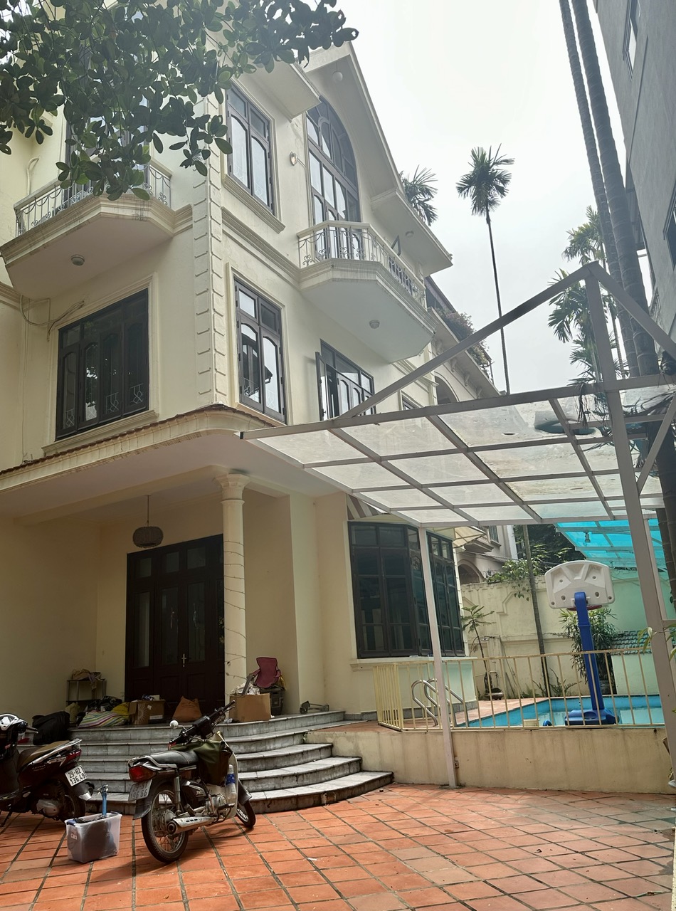 CHO THUÊ BIỆT THỰ PHỐ TÔ NGỌC VÂN, tích 450m2, xây dựng 100m2, 3.5 tầng 