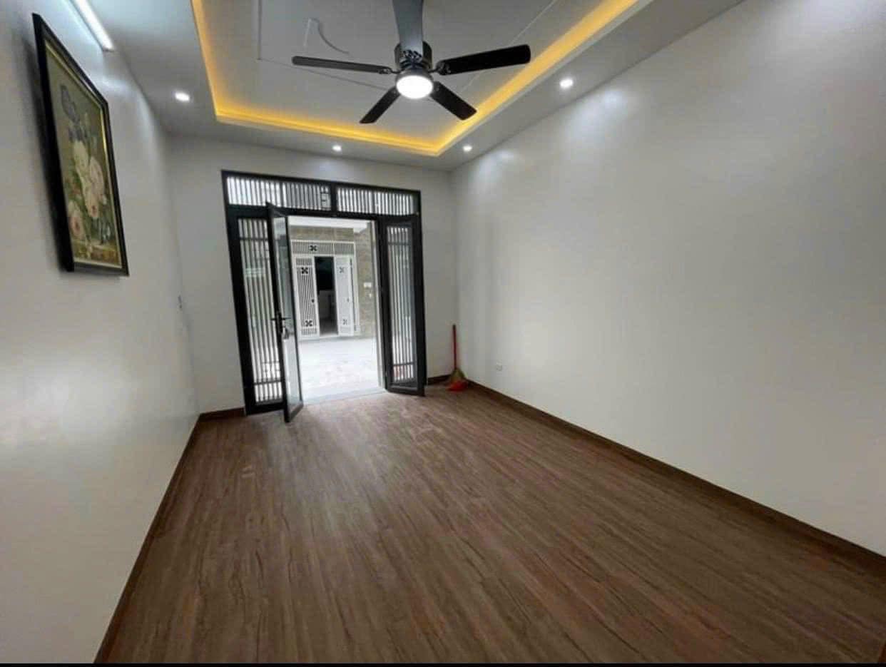  Bán nhà phố Lê Quang Đạo – nhà mới đẹp – ô tô đỗ cổng – chỉ xách vali về ở ngay. Diện tích 42m² x 5 tầng, giá chỉ 7,9 tỷ, sổ đỏ chính chủ. 