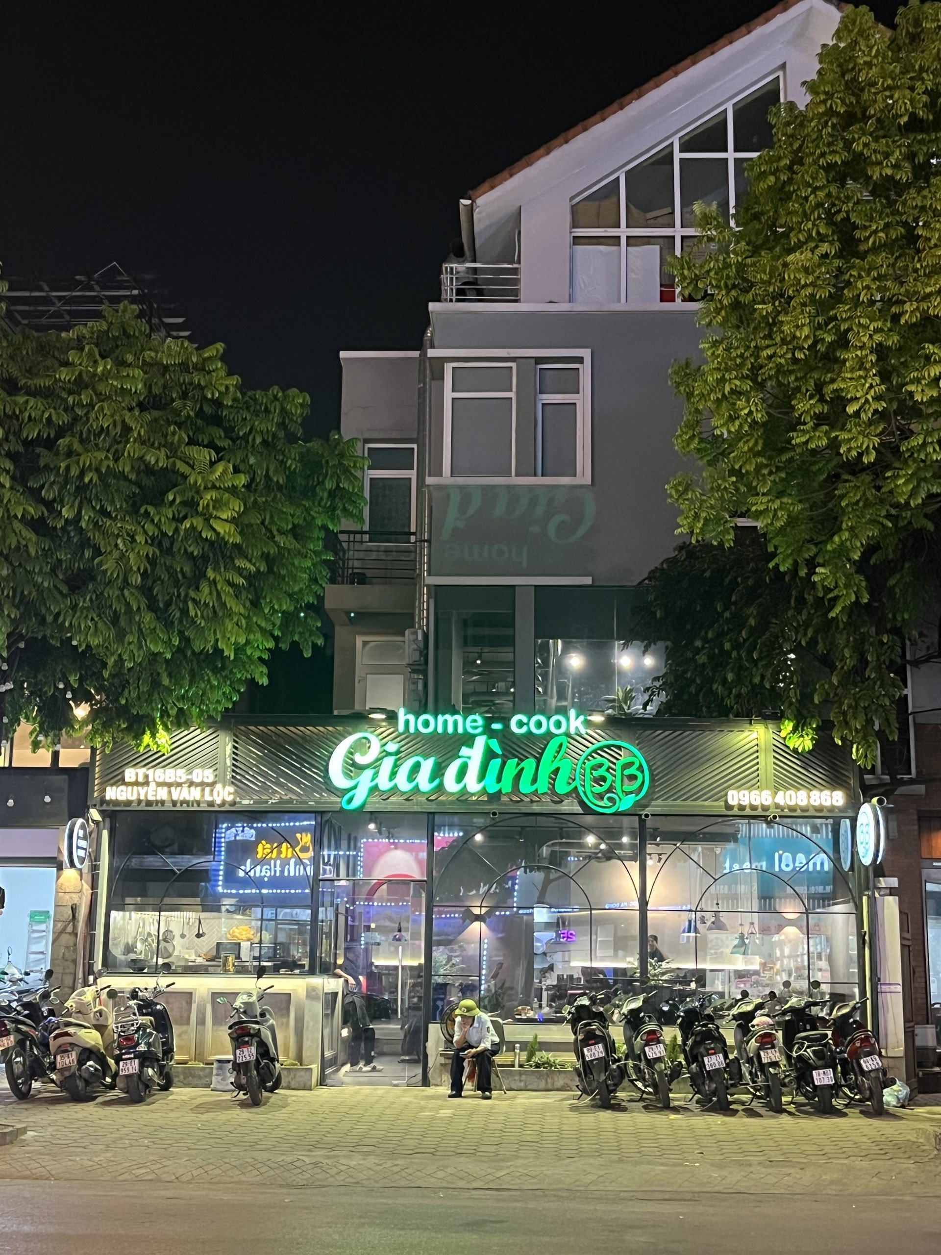  Cho thuê nhà mặt phố Nguyễn Gia Thiều,Hoàn Kiếm 80M2 mặt tiền 9m,giá thuê 35tr/th 