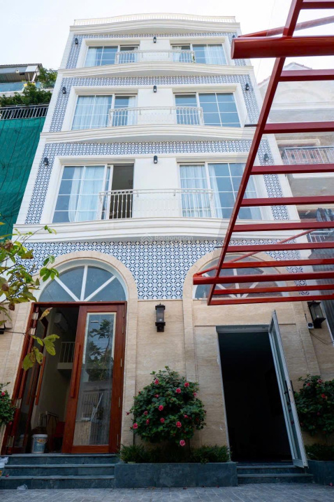  Toà nhà 4 tầng CHDV Thảo Điền 180m²,Địa Trung Hải, full nội thất, thu nhập 160 triệu(41,5 tỷ) 
