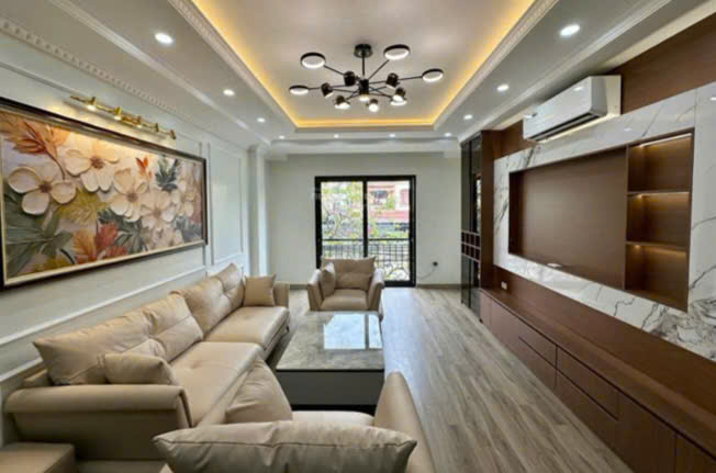  BÁN NHÀ ĐẸP 5 TẦNG DÂN XÂY, FULL NỘI THẤT, GẦN CẦU VƯỢT MAI DỊCH – CHỈ 7,95 TỶ ĐỒNG 