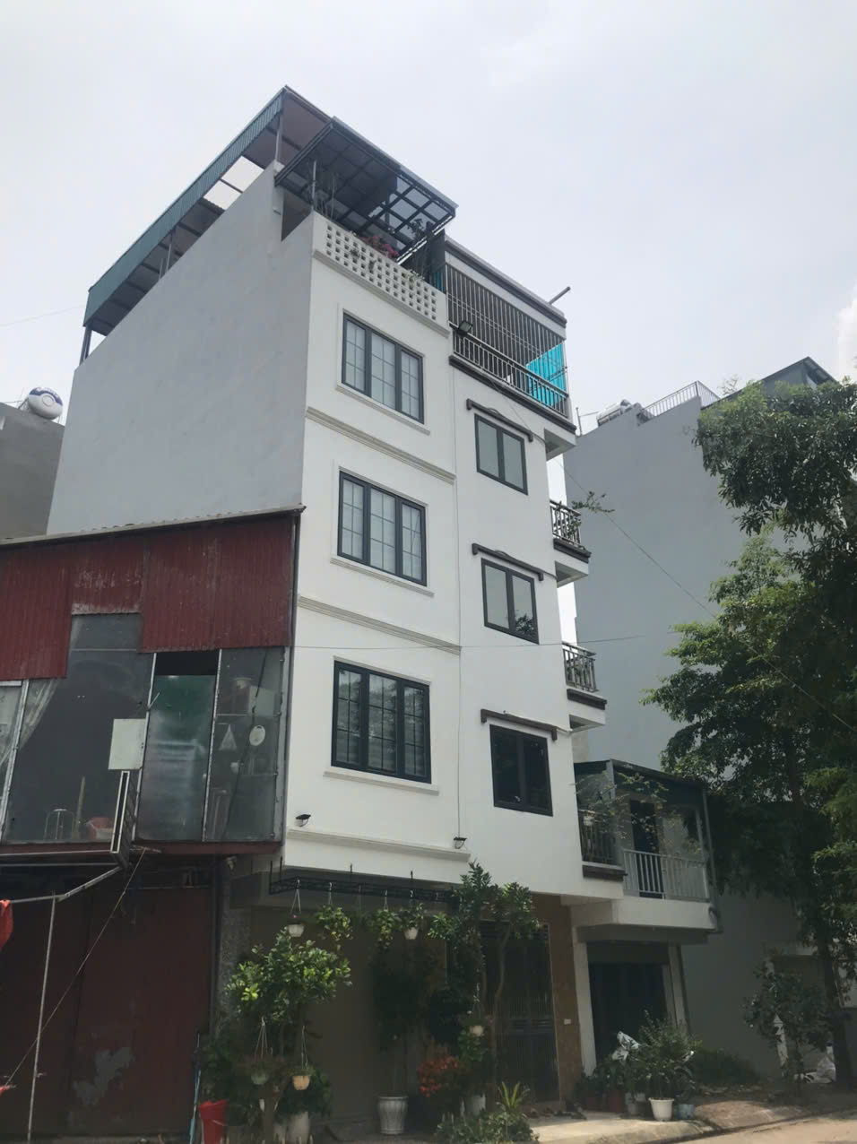  TT THANH TRÌ Ô TÔ ĐỖ CỬA, NGÕ NÔNG 40m 5 TẦNG, DÂN XÂY CHẮC CHẮN, THIẾT KẾ SANG, SỊN GIÁ HƠN 5 TỶ. 