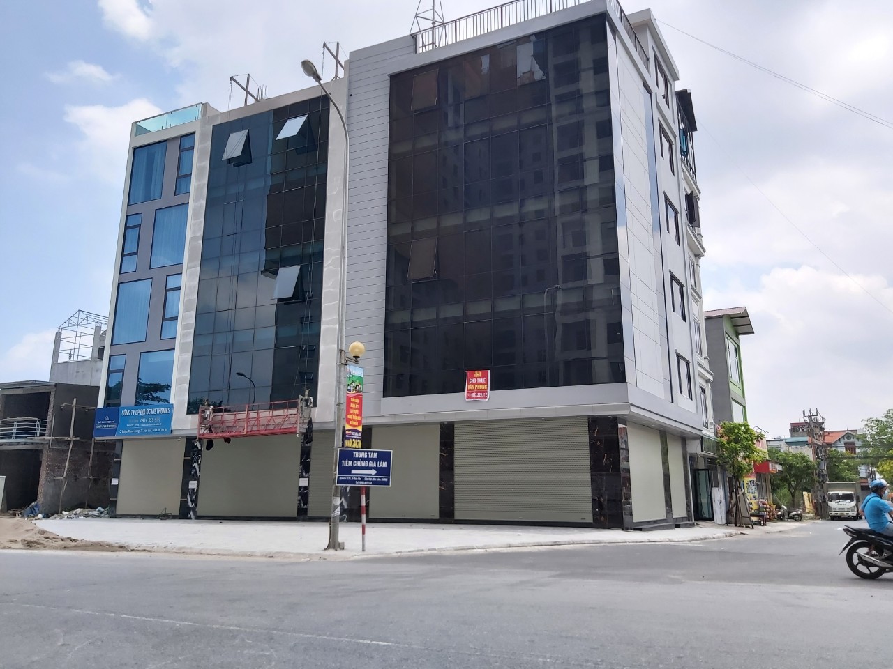  Cho thuê nhà MP Ngô Xuân Quảng.Gia Lâm, Hà Nội, 110m2x6T,  thang máy, tầng hầm, PCCC vị trí KD đắc địa 