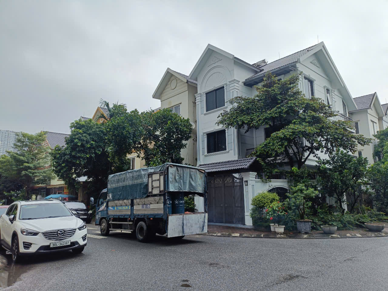  Biệt Thự Đẳng Cấp Tây Mỗ, Gần Vin Smart City, Sát Vườn Hoa, DT 202m2 - 3tầng, giá 33 Tỷ 