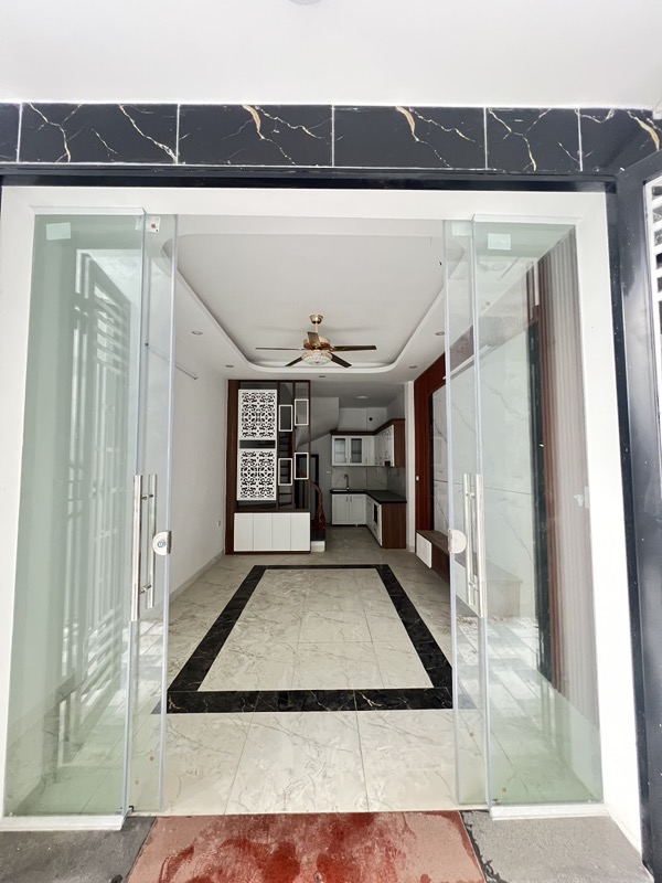  Bán nhà Thạch Bàn, Cổ Linh 62m x 5T cách 5m ra đường oto tránh, ở luôn chỉ 5 tỷ 2 còn TL. 