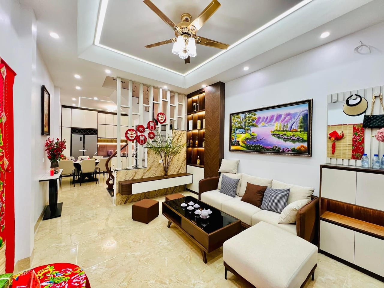  Bán nhà 4 tầng phố Bạch Mai vị trí cực đẹp 30m ra mặt phố 38m2 giá chào 7,6 tỷ 