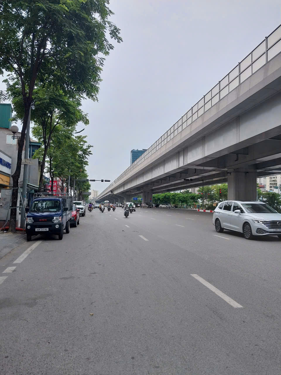  BÁN NHÀ PHẠM VĂN ĐỒNG – LÔ GÓC, NGÕ THÔNG GẦN PHỐ, FULL NỘI THẤT – 5 TẦNG, 6.5 TỶ 