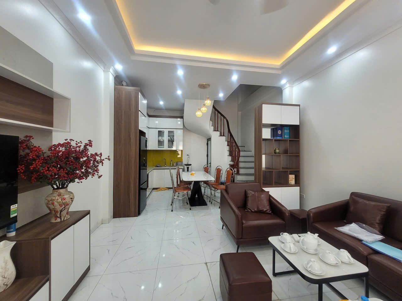  BÁN NHÀ TÂY NAM LINH ĐÀM- HOÀNG MAI, 43 M2, 5 TẦNG, MẶT TIÊN 4 M, GIÁ 11,8 TỶ. 