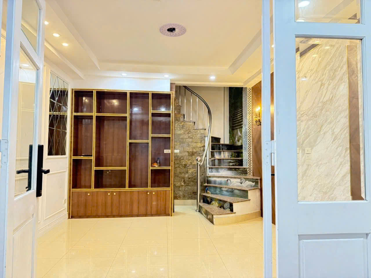  NHÀ ĐẸP  BA ĐÌNH- LÔ GÓC - GẦN PHỐ - NGÕ THÔNG - 3 NGỦ - CÔNG NĂNG SỬ DỤNG ĐẦY ĐỦ - HÀNG HIẾM - BAY NHANH. 