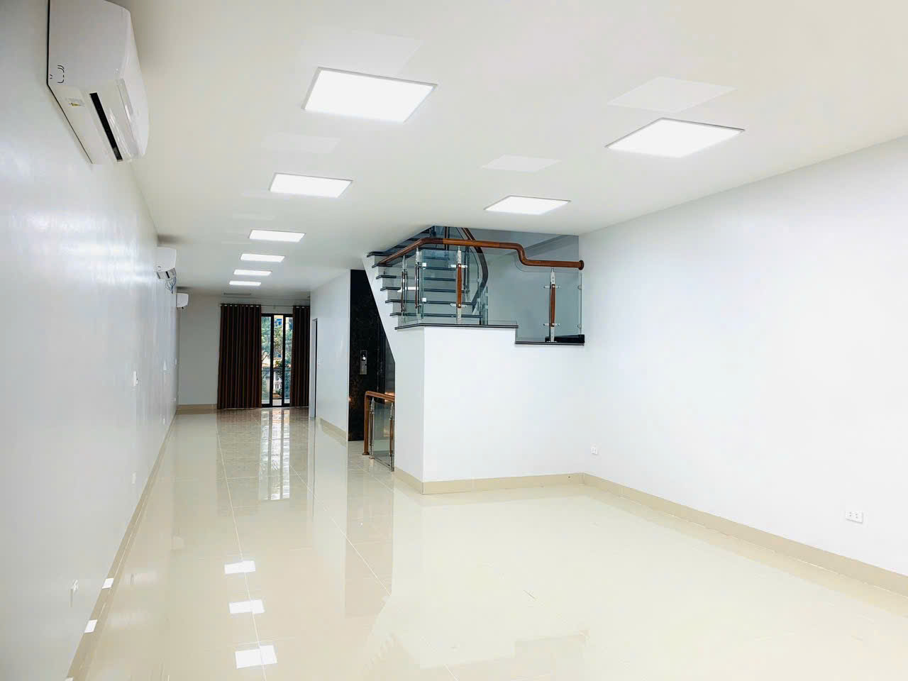  Chính chủ cho thuê nhà shophouse 5 tầng mặt đường Nguyễn Tất Thành – KĐT Vạn Cát, phường Tích Sơn, TP. Vĩnh Yên, Vĩnh Phúc 