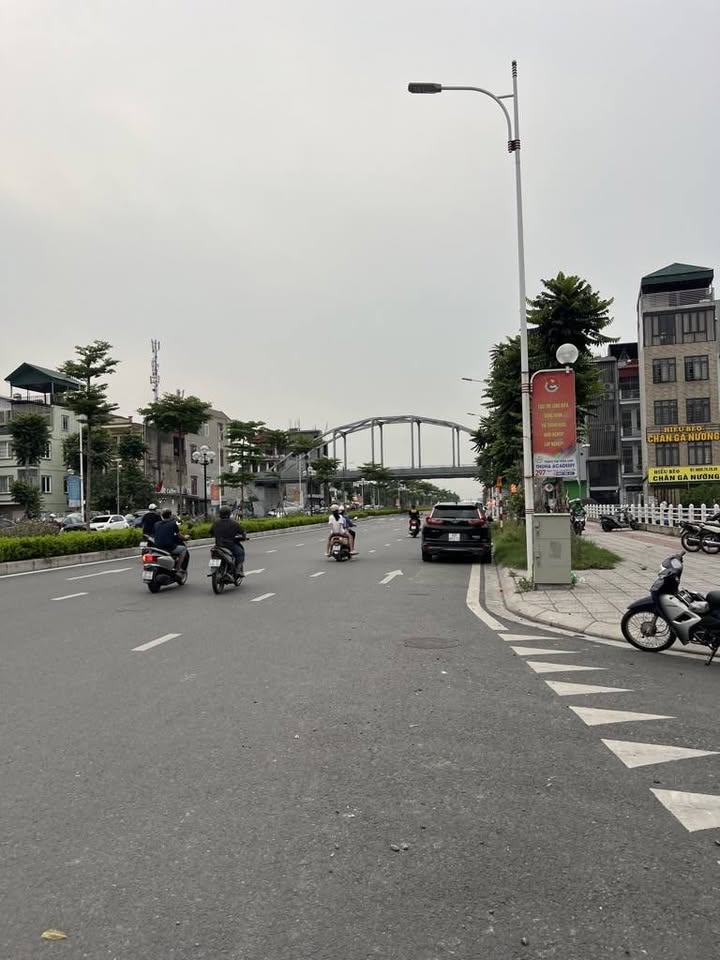  GIẢM SỐC, 96,3M ĐẤT VÀNG NGỌC THỤY, BỒ ĐỀ- VIEW HỒ, NGÕ THÔNG, VỈA HÈ ĐỖ 2 HÀNG Ô TÔ  KINH DOANH ĐỈNH, GẦN KHAI SƠN HILL 