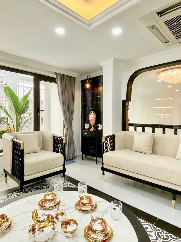  Bán nhà đẹp sát Hồ Tây – 6 tầng thang máy, ở ngay, giá chỉ 14 tỷ 
