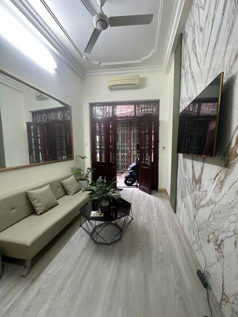  Cho thuê nhà ngõ phố Nguyễn Đức Cảnh, 4 tầng, 22m2, 2 ngủ, 8 Triệu ở nhóm ít người, gđ 