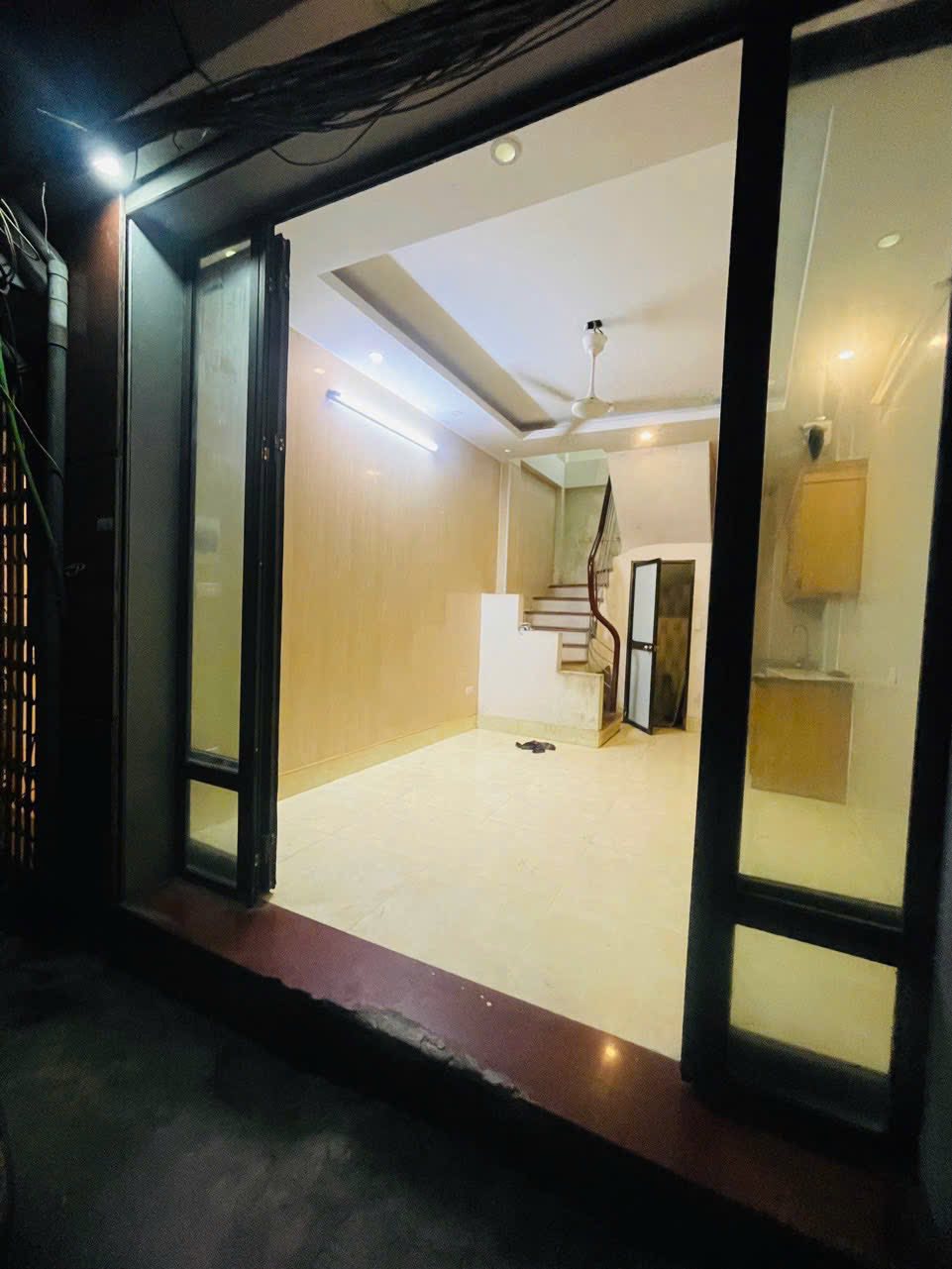  Cho thuê nhà trong ngõ Văn Chương, 4 tầng x 24m2, 2 ngủ, 8.5 Triệu 