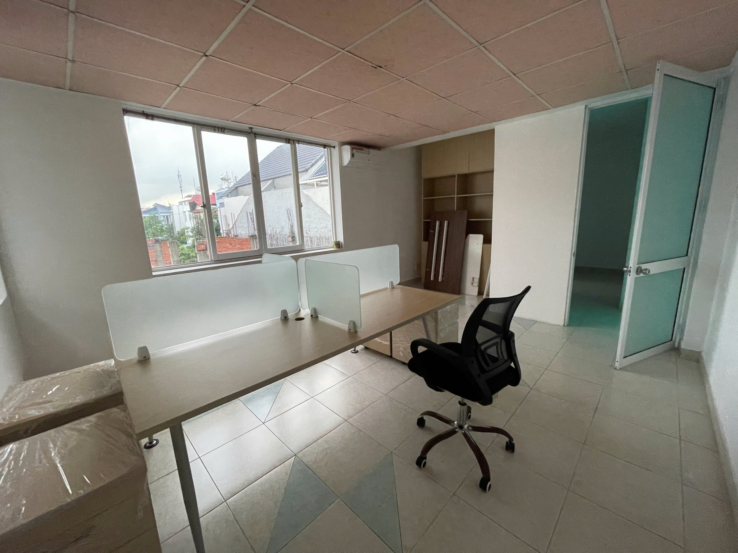  CHO THUÊ VĂN PHÒNG 112M2 GIÁ TỐT MẶT TIỀN ĐƯỜNG NHỰA- Q.BÌNH THẠNH, HCM 