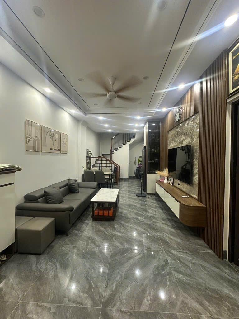  Ngọc Trì - Thang máy - Gara ô tô - Trước nhà thoáng rộng 5m - 8.7 tỷ 