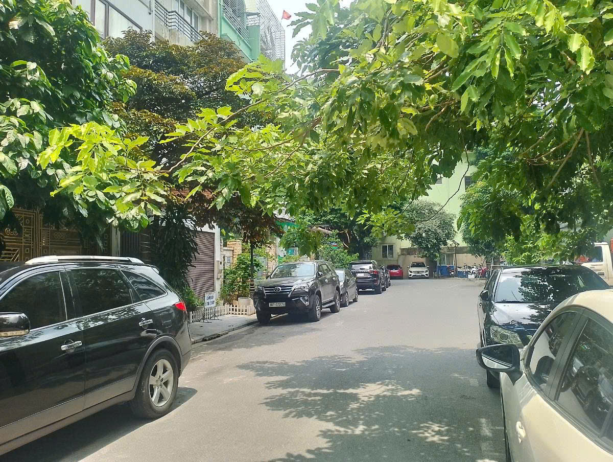  Vip Nguyễn Trãi , Khu liền kề, Nhà đẹp, thang máy , kinh doanh đỉnh, 98 m giá 42 tỷ 