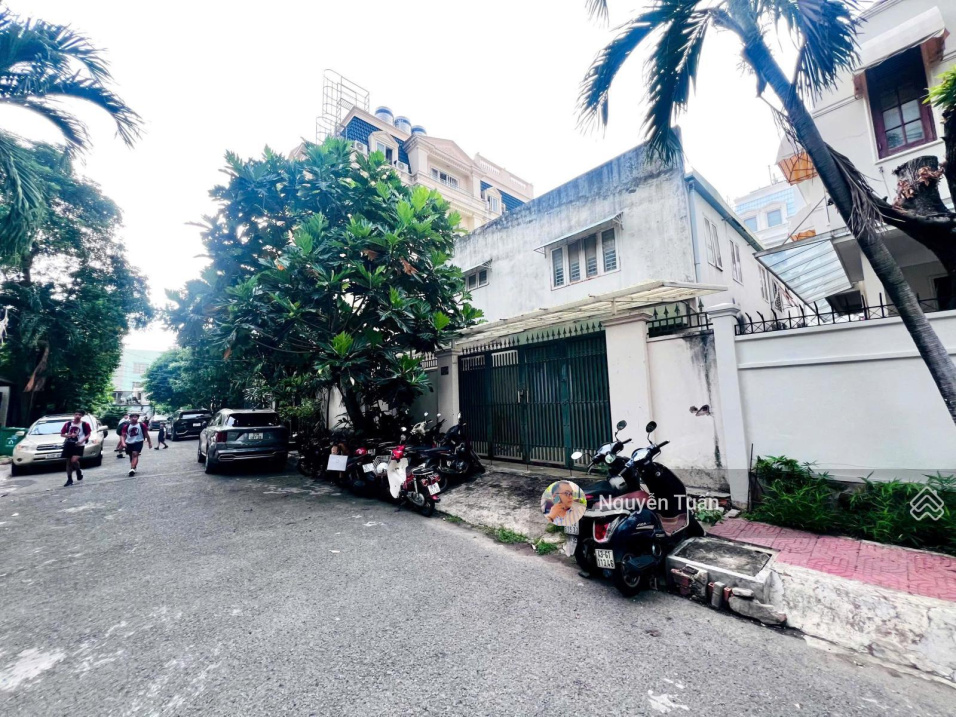  Bán đất Nguyễn Văn Hưởng, phường Thảo Điền, quận 2. DT 15 x 20m, hướng Đông Nam 