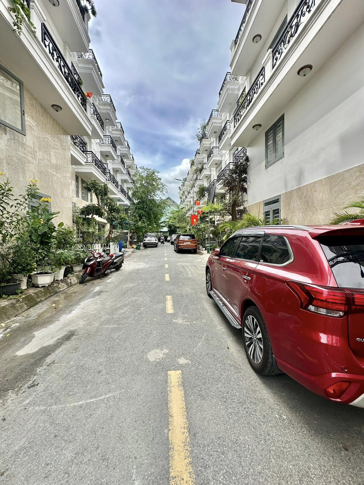  NHÀ SIÊU ĐẸP KHU VIP, BÊN CẠNH GÒ VẤP 4 LẦU HOÀNH TRÁNG 5PN, XE HƠI ĐẬU CỬA, FULL NỘI THẤT XỊN 