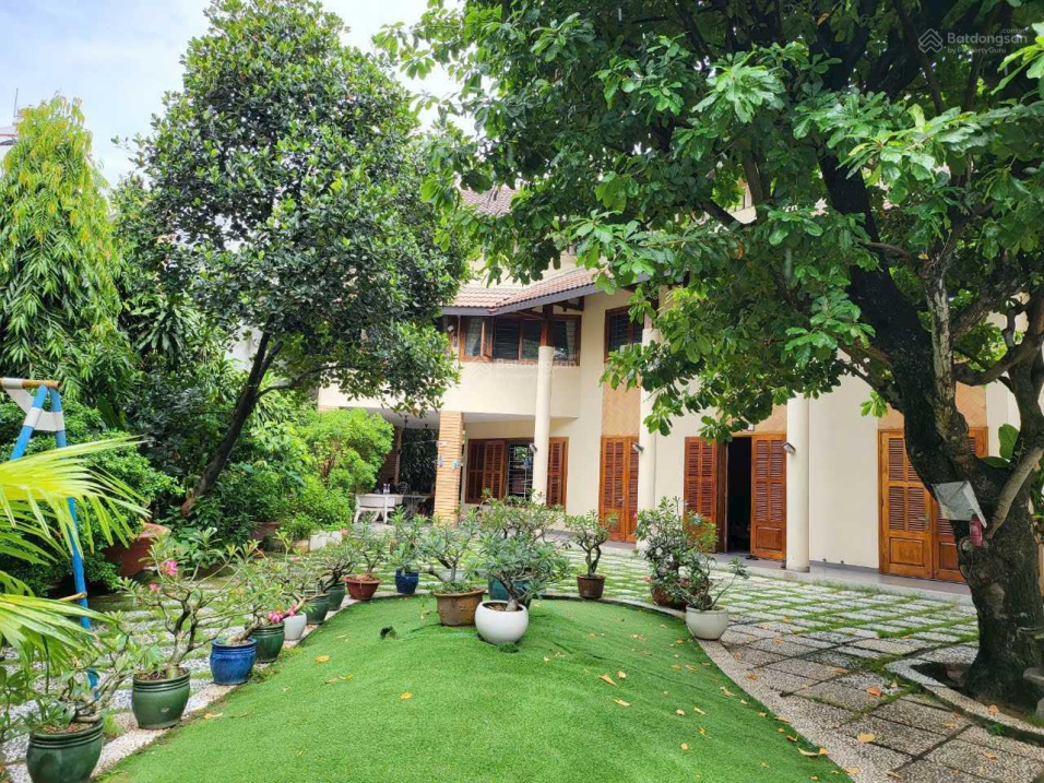  Bán biệt thự đường số 8 Trần Não Quận 2 diện tích đất 950m2. Kết cấu 2 lầu giá: 110 tỷ 