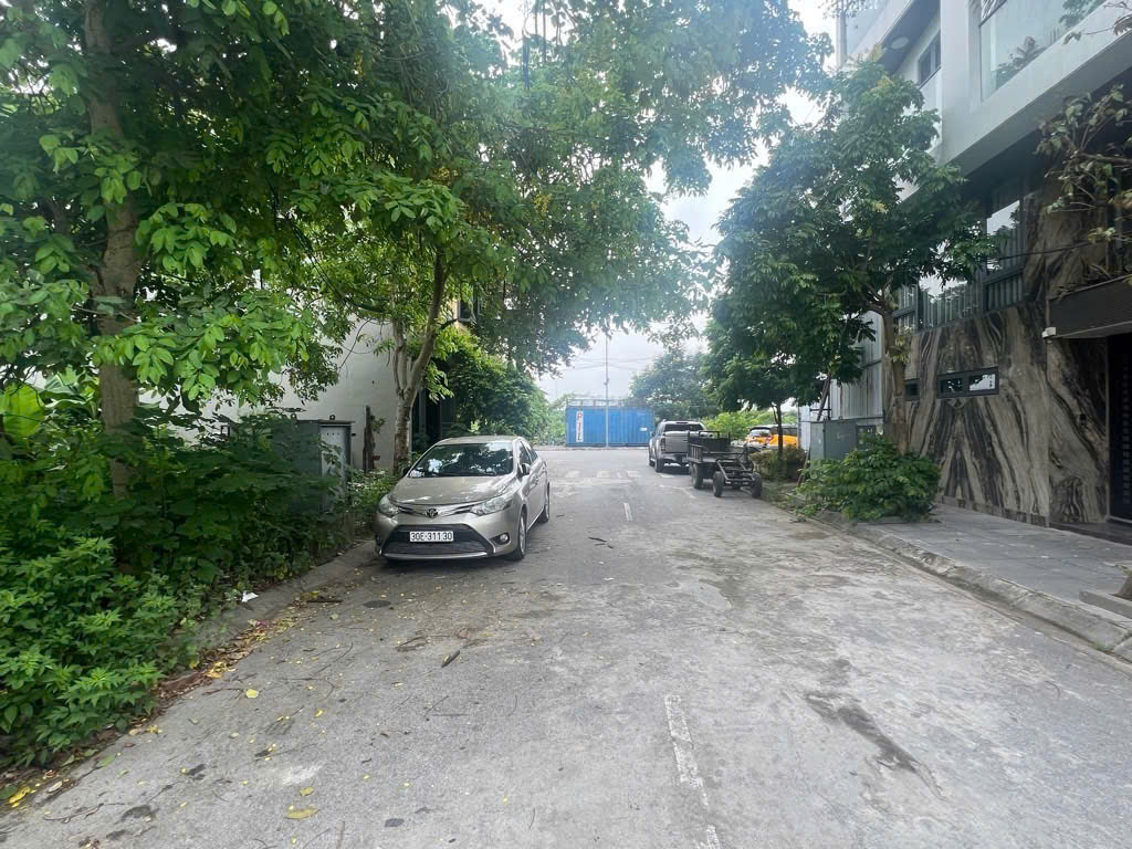  ????????PHÂN LÔ Ô TÔ  TRÁNH - Ô TÔ CHẠY VÒNG QUANH - VỈA HÈ-HƠN 5 TỶ.???????? 